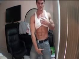 Muscle stud jo-full vid @ localamateursextube dot com